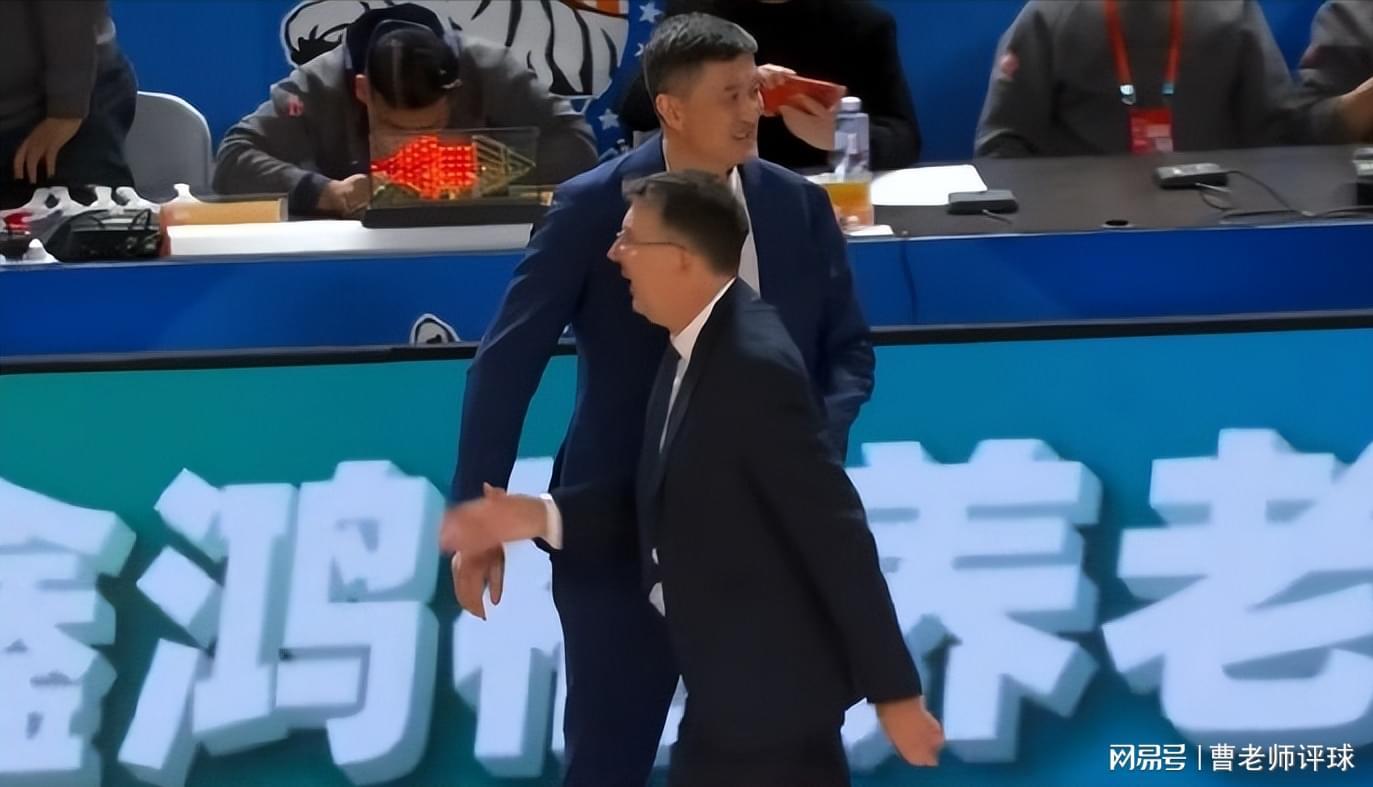 优直播官网-领先18分都能输！杜锋的“老寒腿组合”，到底在想什么？